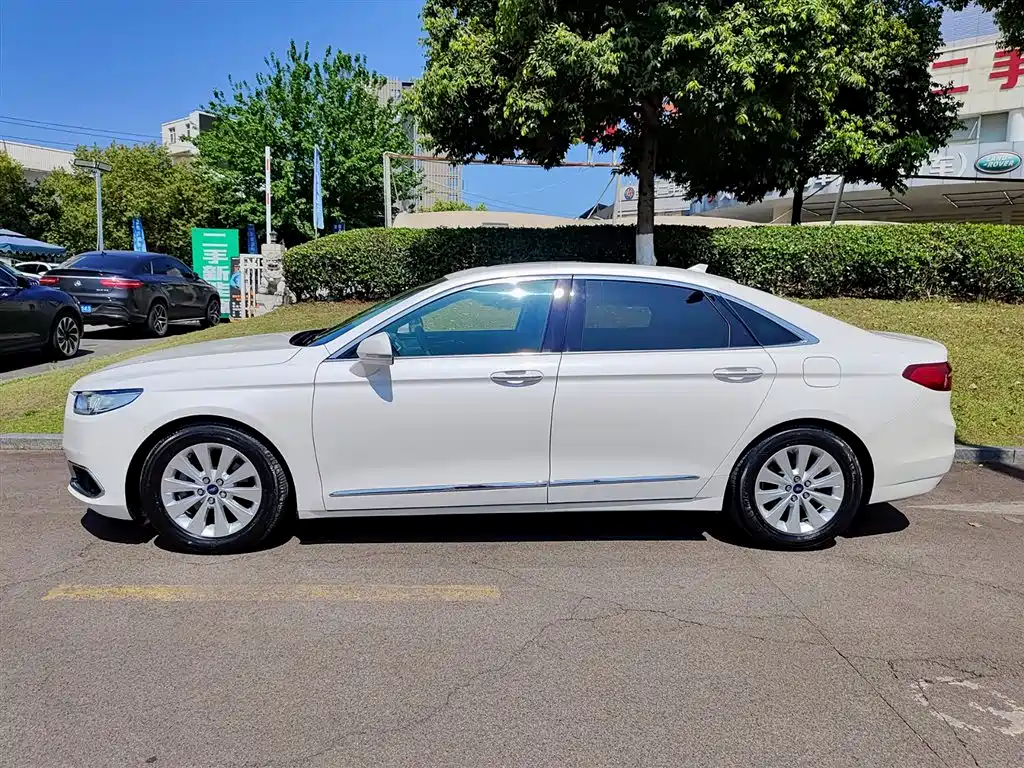 Фото 3 - Ford Taurus