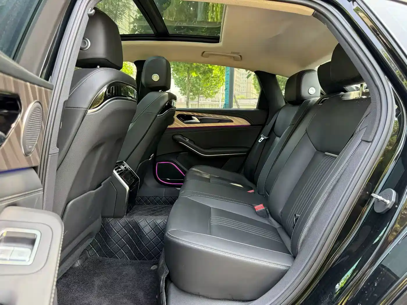 Hongqi H9 2022 2.0T Smart Connect Flag Joy Edition фото 6
