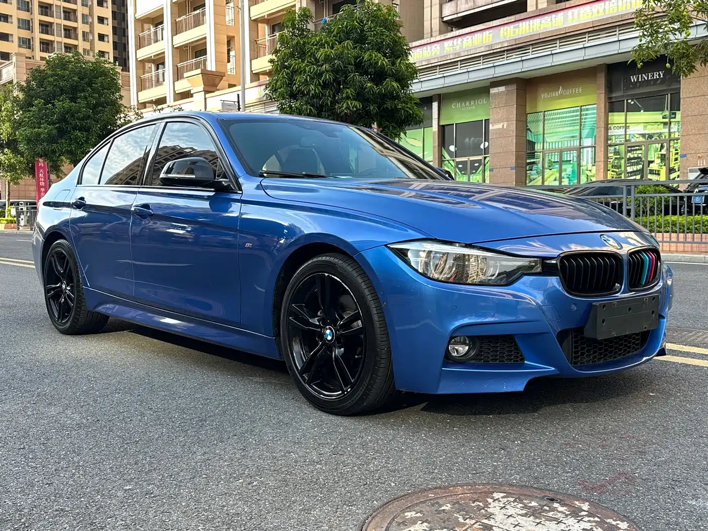 BMW 3 Series 2018 320i M Sport Black Night Edition фото 3