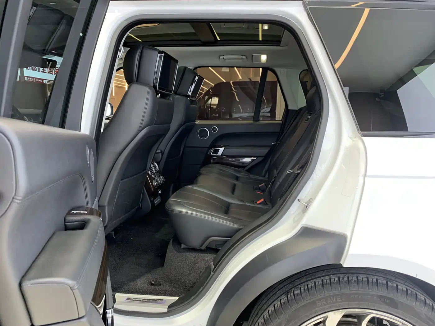 Land Rover Range Rover 2017 3.0 SC V6 Golden Age Edition фото 17