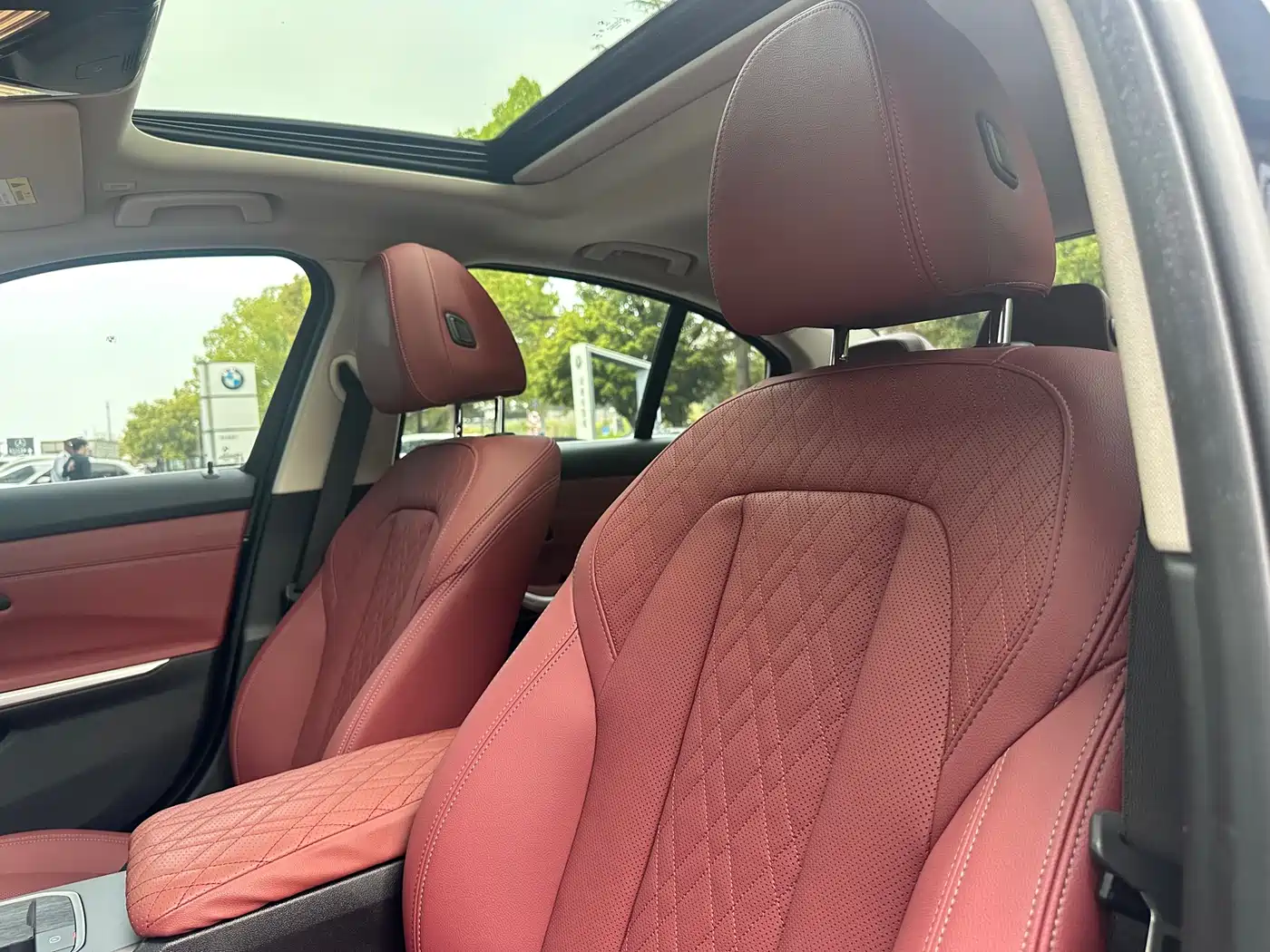 BMW 3 Series 2025 325i M Sport Package фото 13
