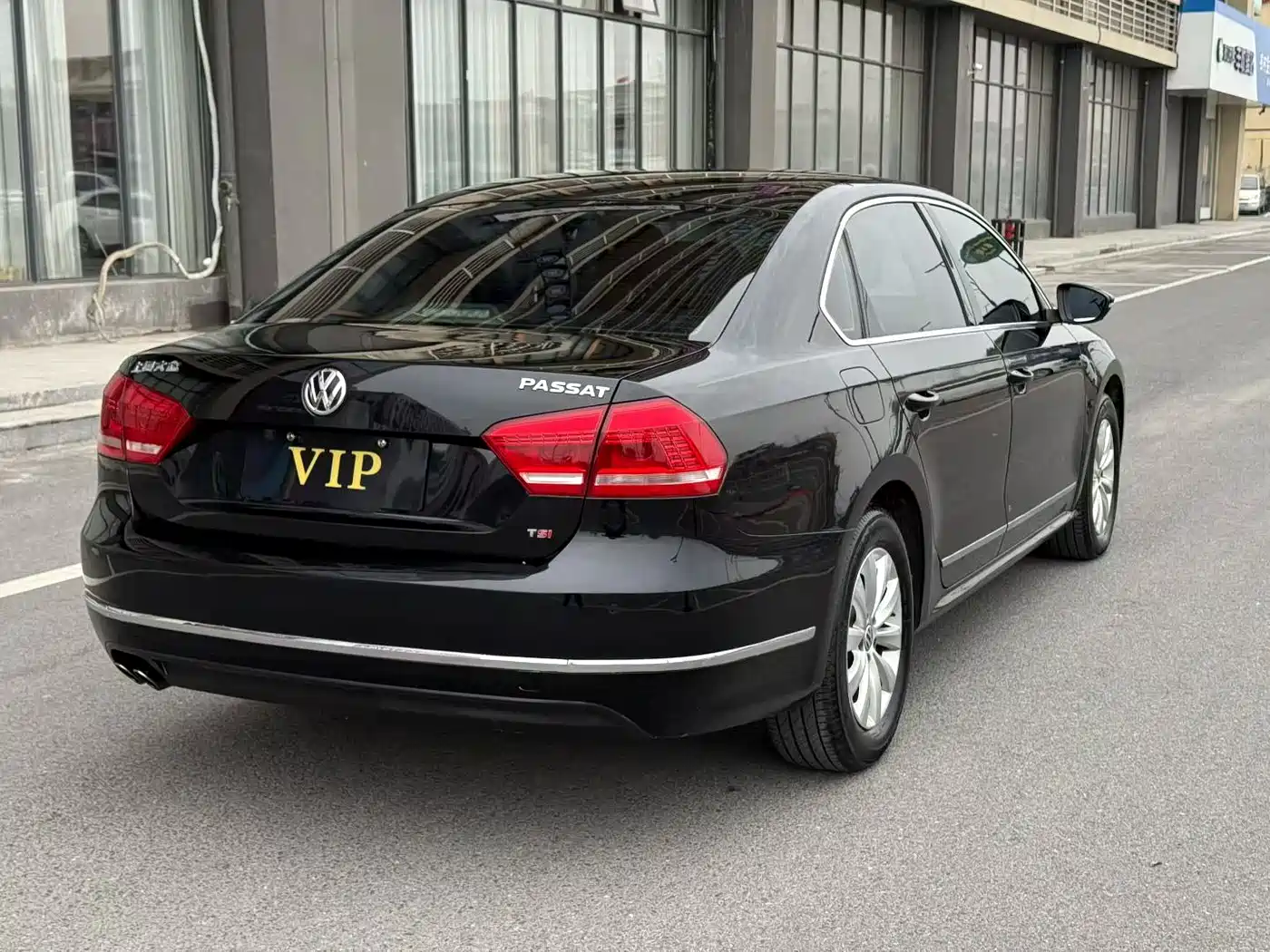Volkswagen Passat 2015 1.8TSI DSG Honor Edition фото 6