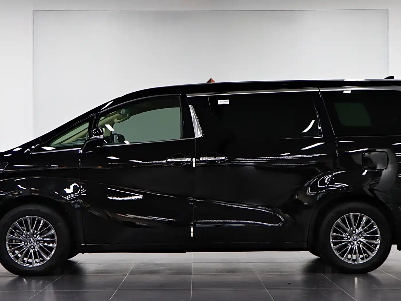 Toyota Vellfire 2021 Crown Hybrid 2.5L HV Supreme Edition фото 7