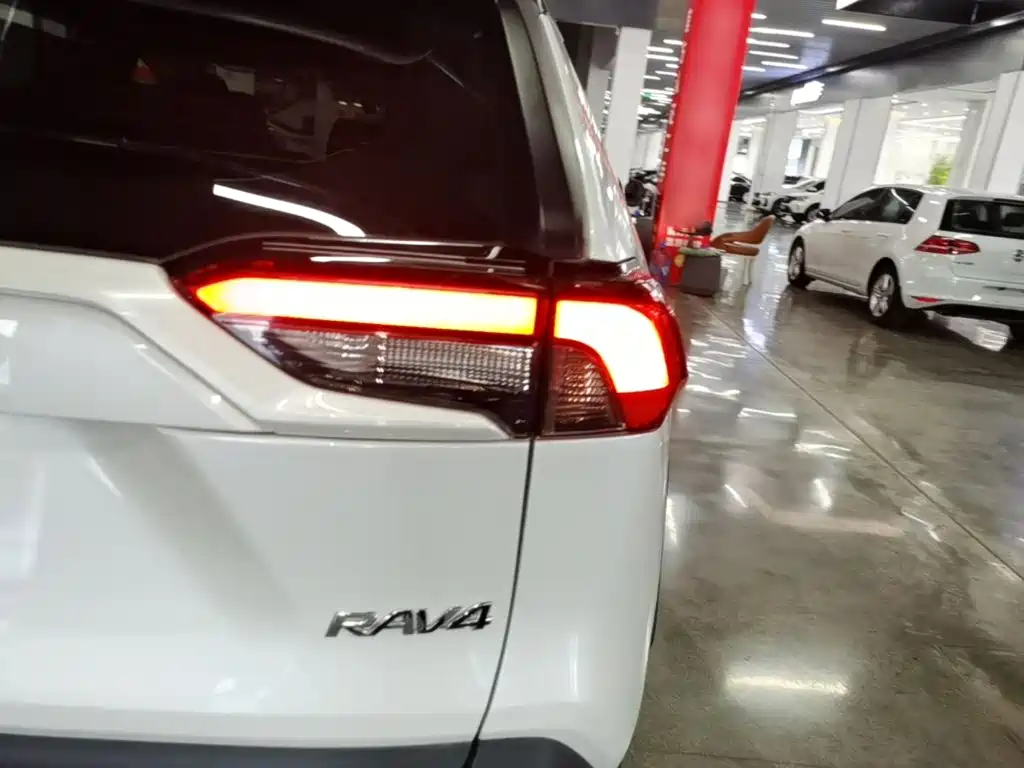 Toyota RAV4 2025 2024 2.0L CVT FWD Urban Edition