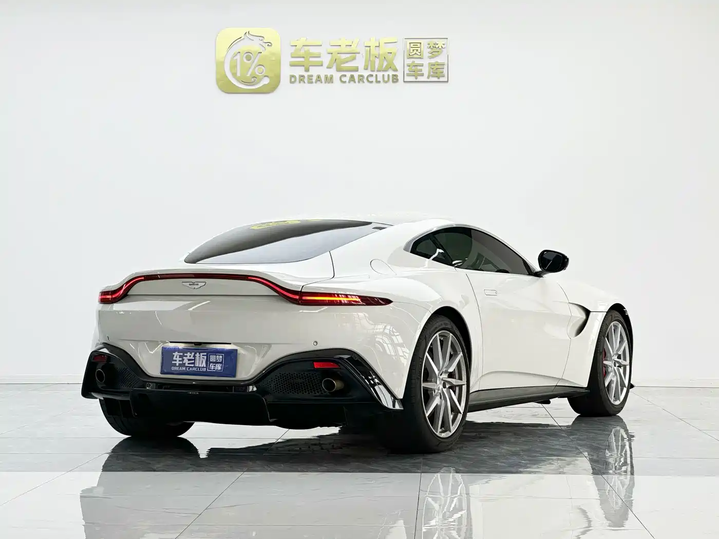 Aston Martin V8 Vantage 2020 2018 4.0T V8 Coupe