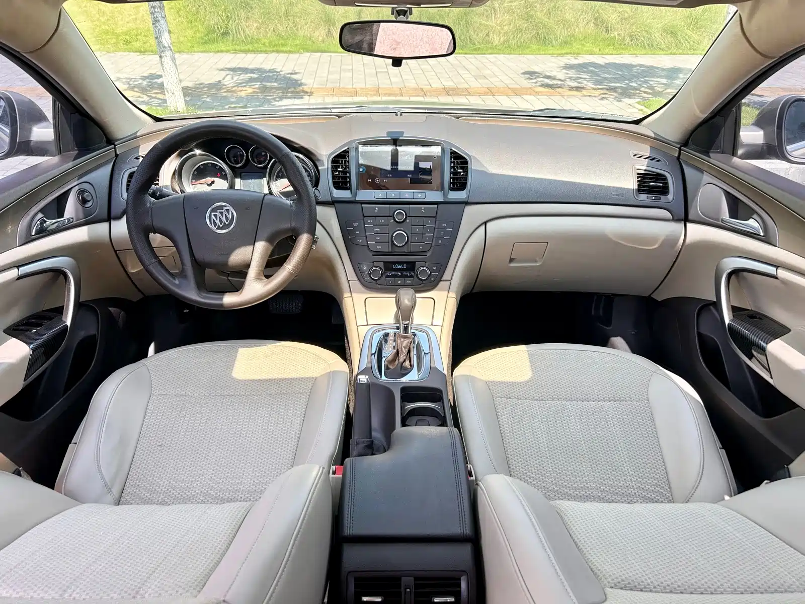 Photo 15 - Buick Regal