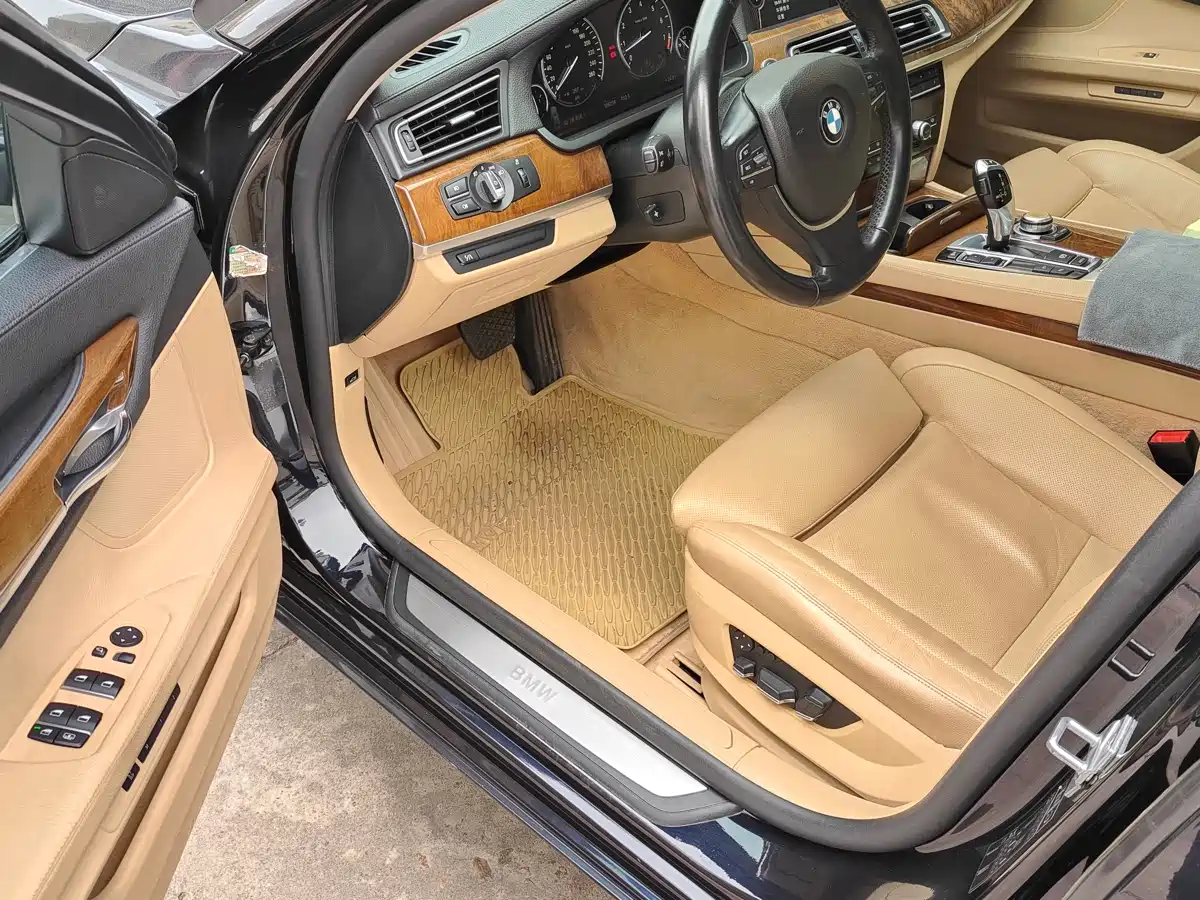 BMW 7 Series 2009 740Li Luxury фото 5