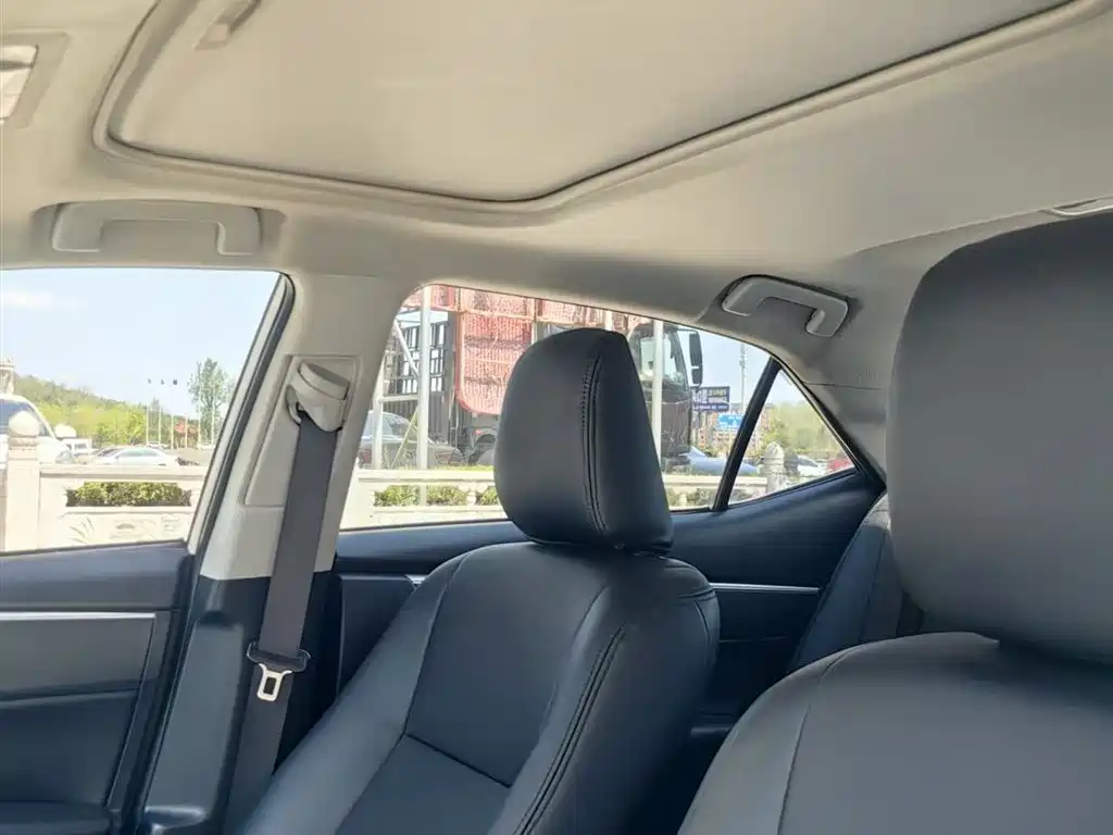 Toyota Corolla Twin Engine E+ 2019 1.8L E-CVT Leading Edition фото 16