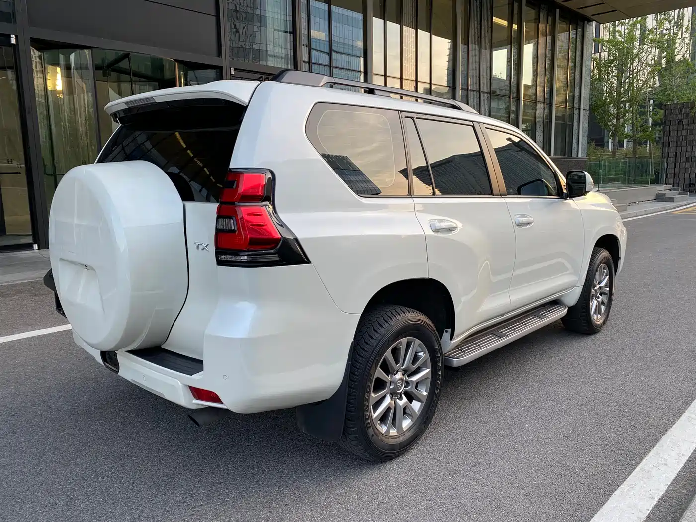 Toyota Prado 2018 3.5L Automatic TX-L NAVI Rear-mounted Spare Tire фото 3