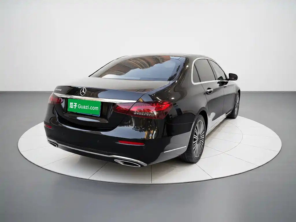 Фото 4 - Mercedes-Benz E-Class