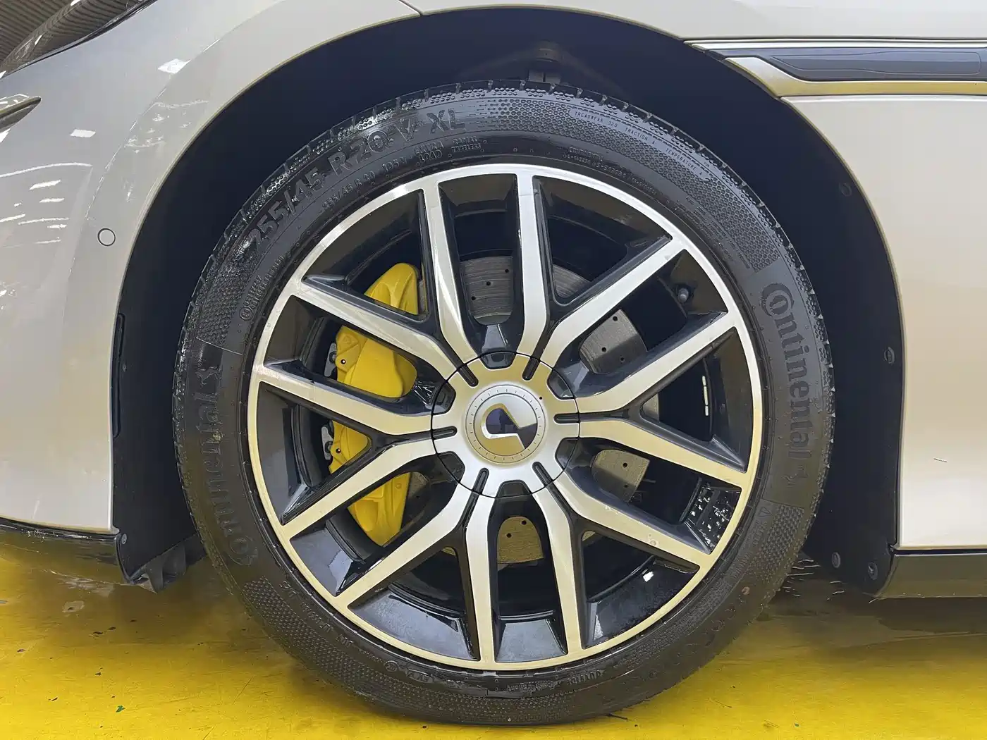 Photo 9 - Denza Z9GT