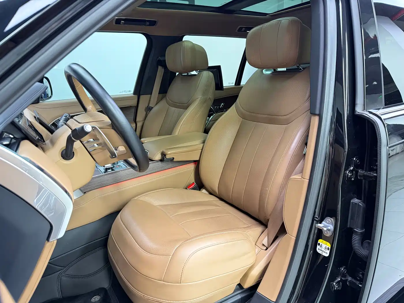 Land Rover Range Rover 2023 3.0 L6 400PS Exemplary Long Wheelbase фото 7