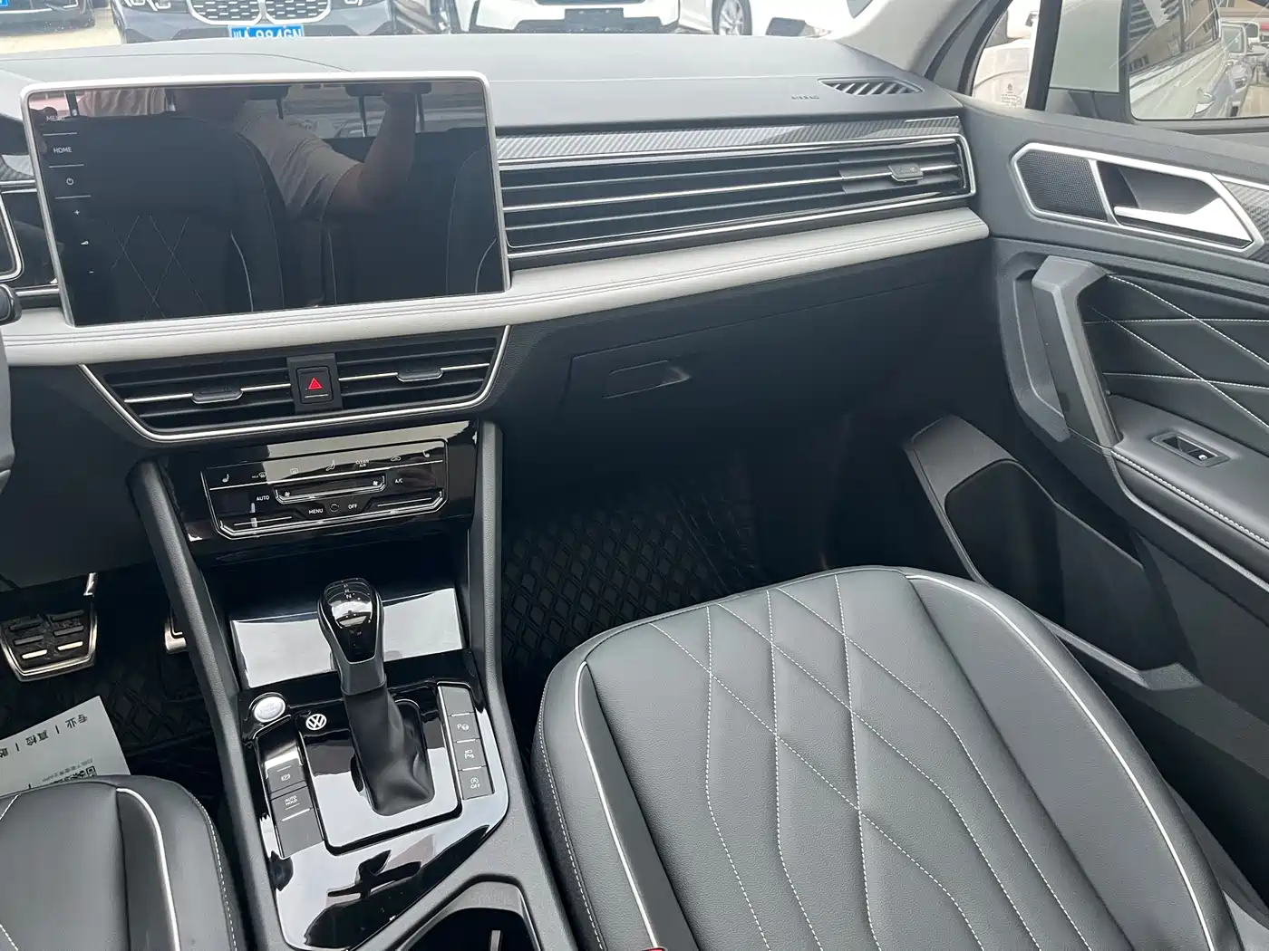 Volkswagen Tiguan L 2024 330TSI Automatic 2WD R-Line Premium Enjoyment Edition фото 17