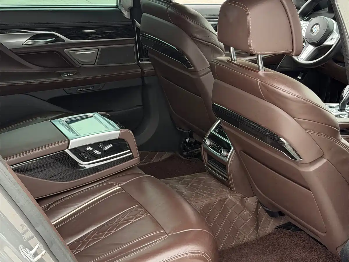 BMW 7 Series 2019 730Li M Sport Package фото 11