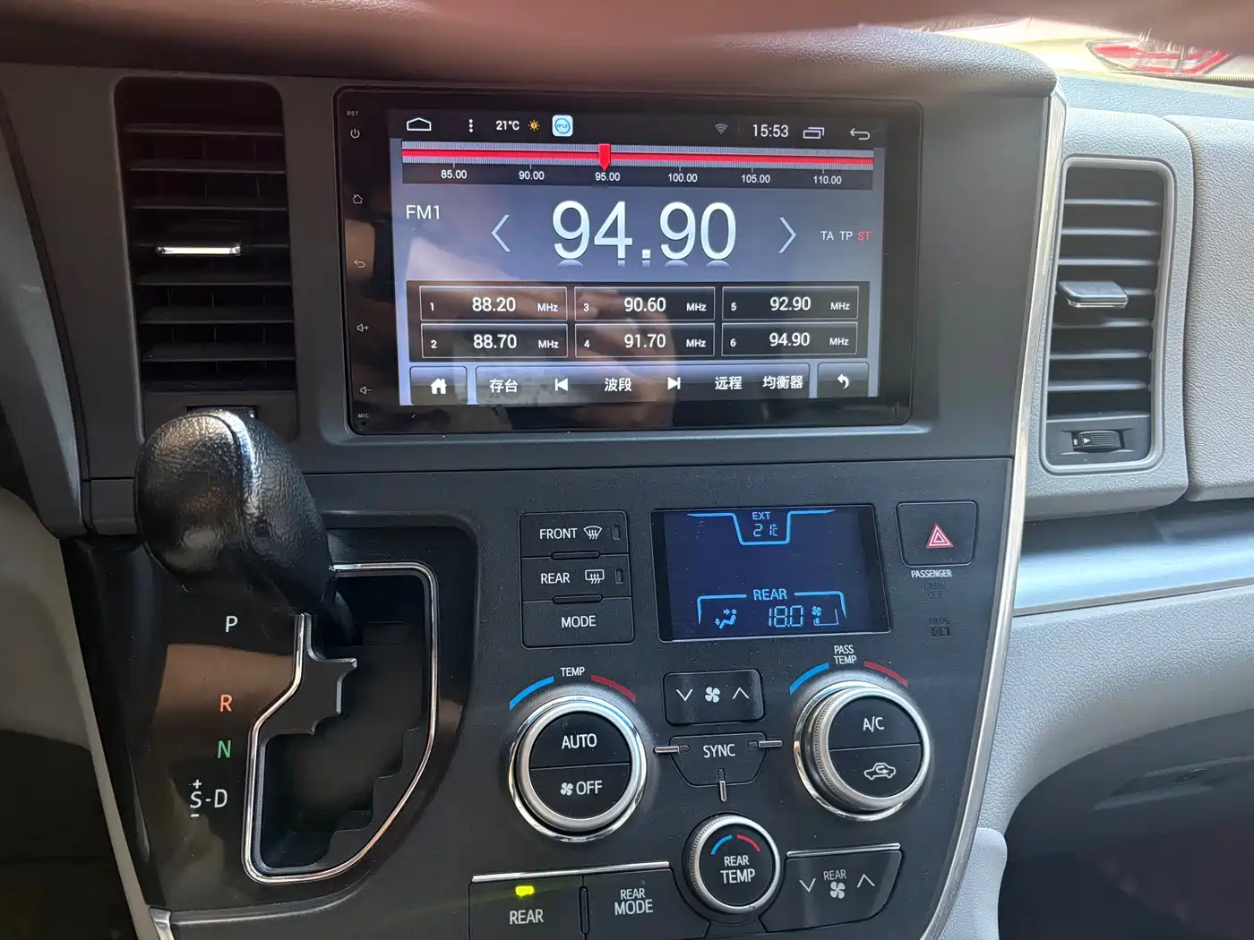 Toyota Sienna 2015 3.5L 2WD LE фото 13