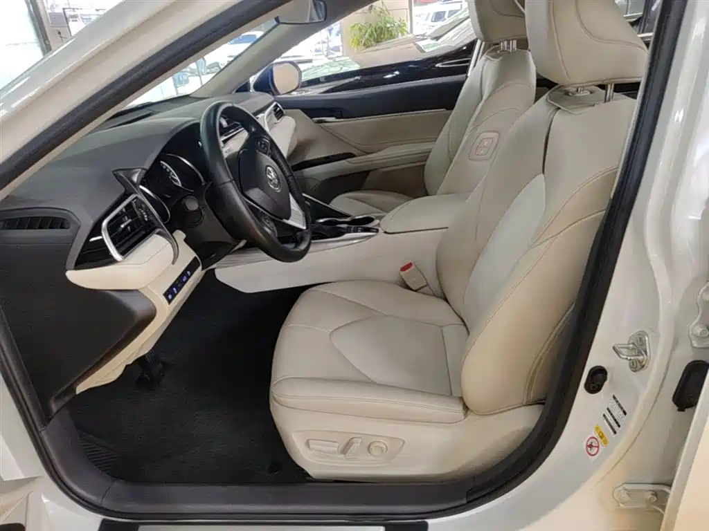Toyota Camry 2018 Hybrid 2.5HG Luxury Edition фото 22