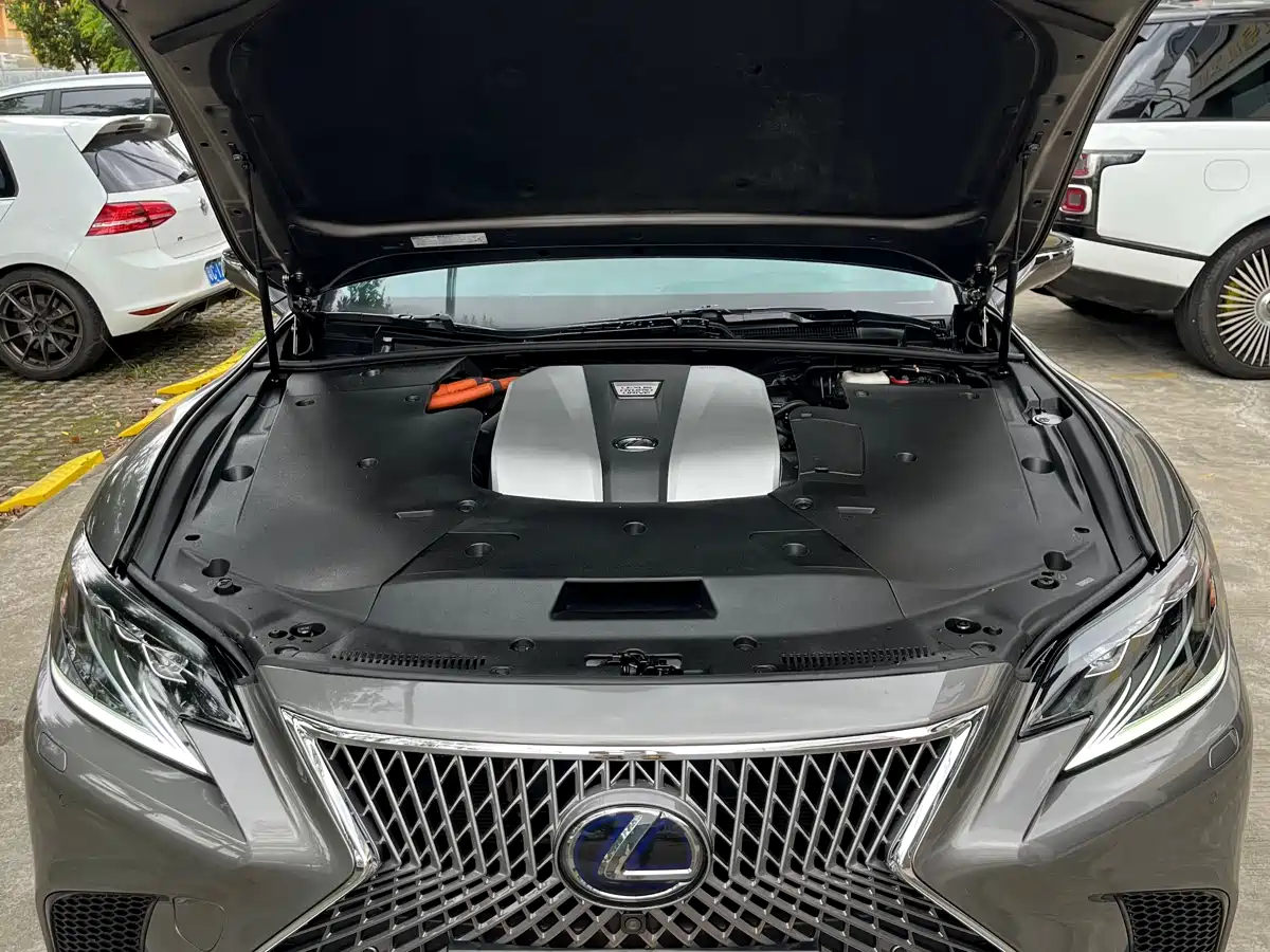 Lexus LS 2018 500h Excellence Edition China V фото 11