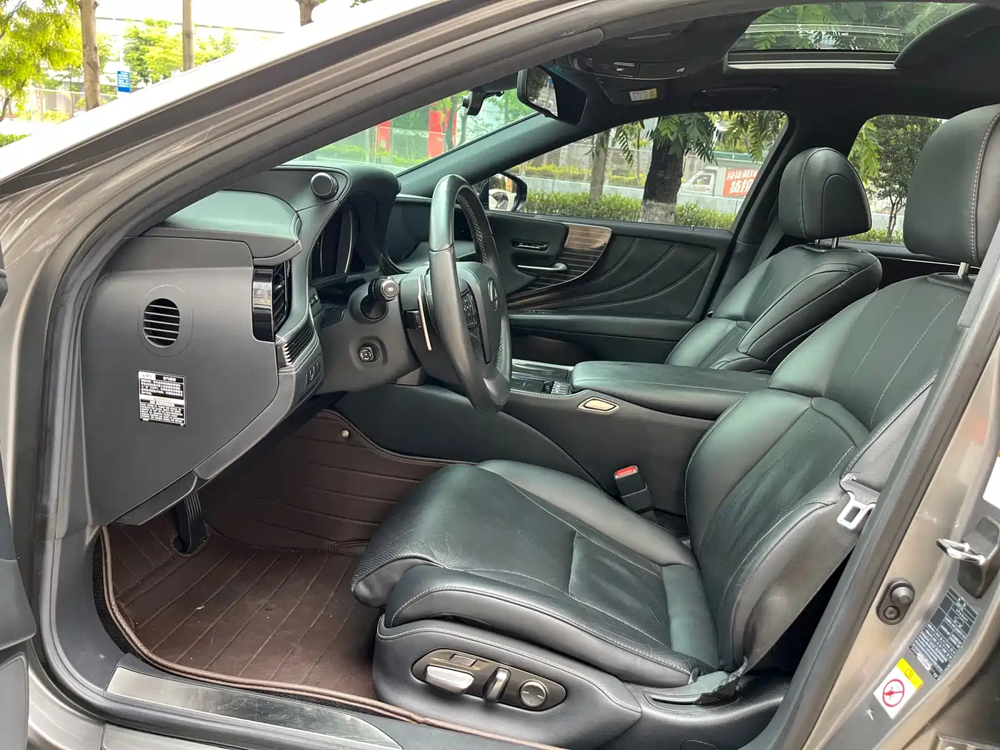 Lexus LS 2018 500h Excellence Edition China V фото 13