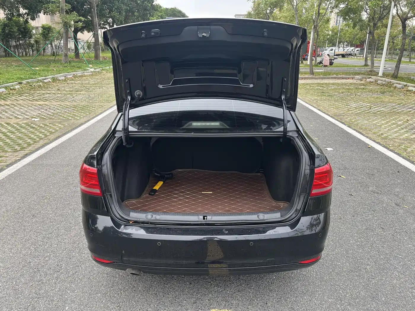 Volkswagen Lavida 2015 1.6L Automatic Comfort Edition фото 15