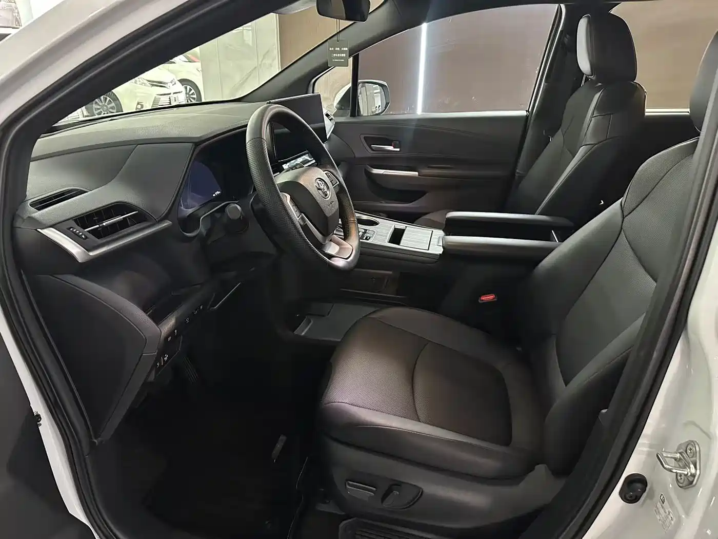 Toyota Granvia 2024 2.5L Hybrid Premium PLUS фото 4