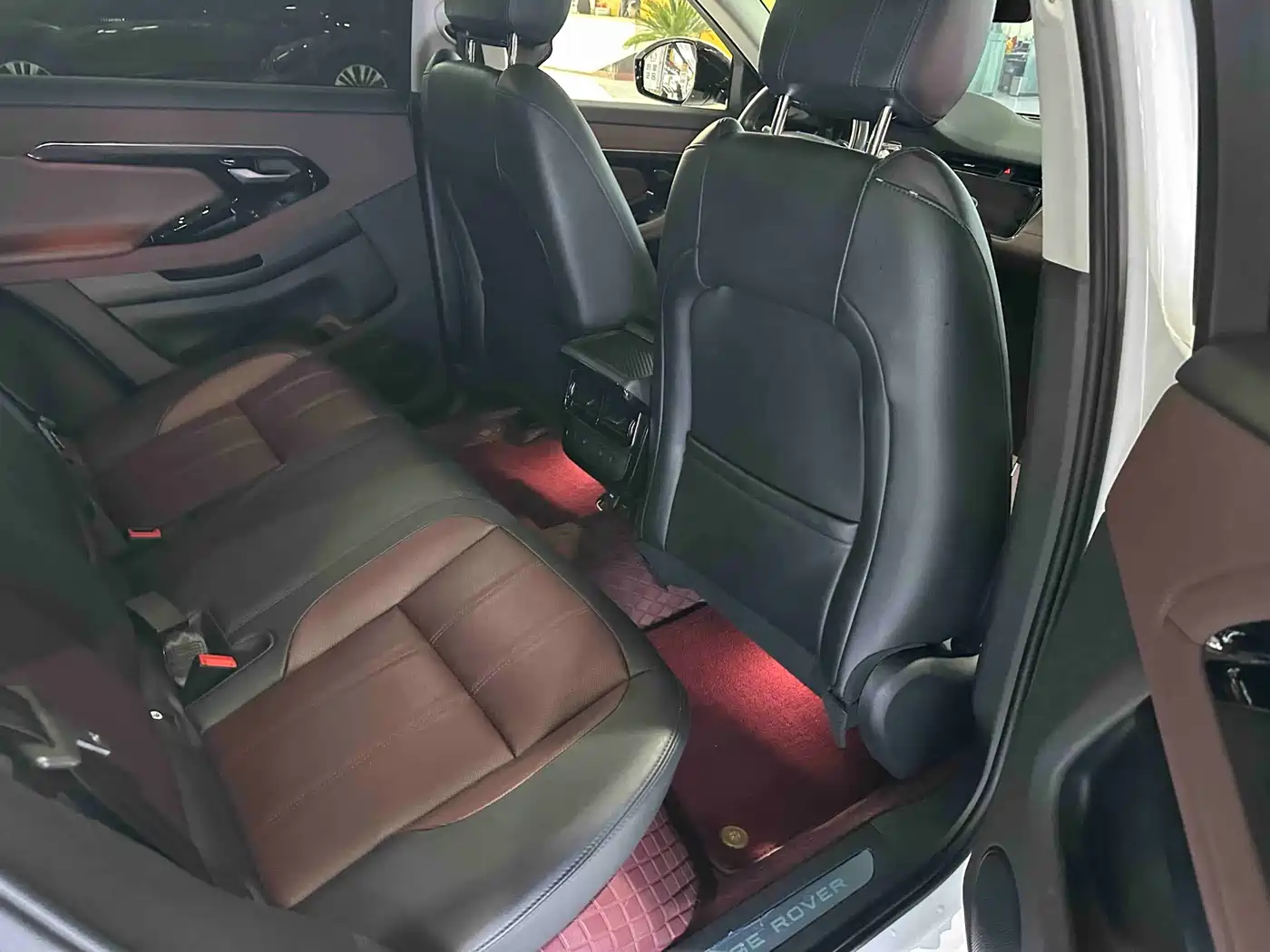 Land Rover Range Rover Evoque 2022 Facelift Range Rover Evoque L 249PS R-Dynamic Luxury фото 8
