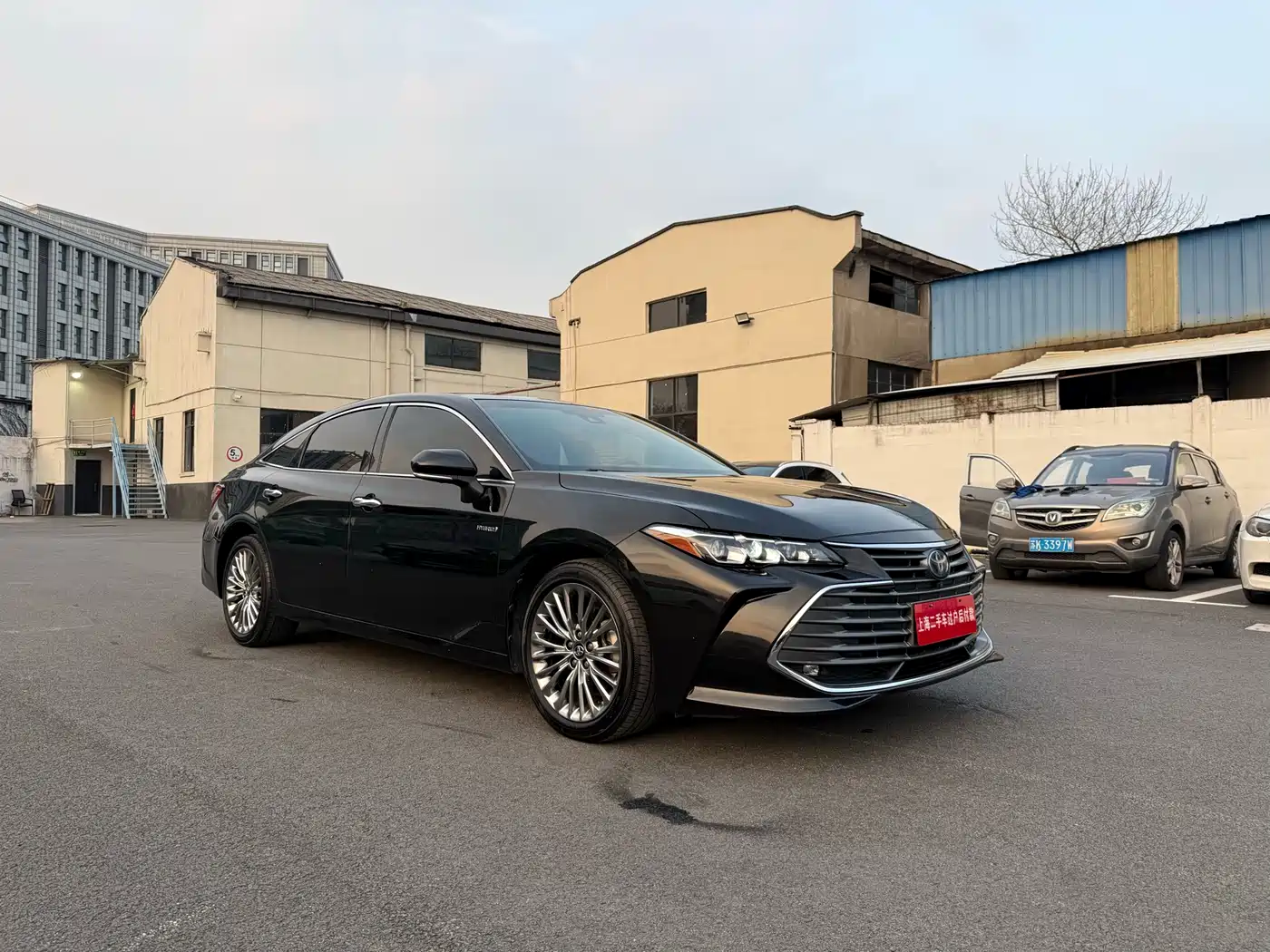 Toyota Avalon 2019 Hybrid 2.5L Limited Flagship Edition China VI фото 3