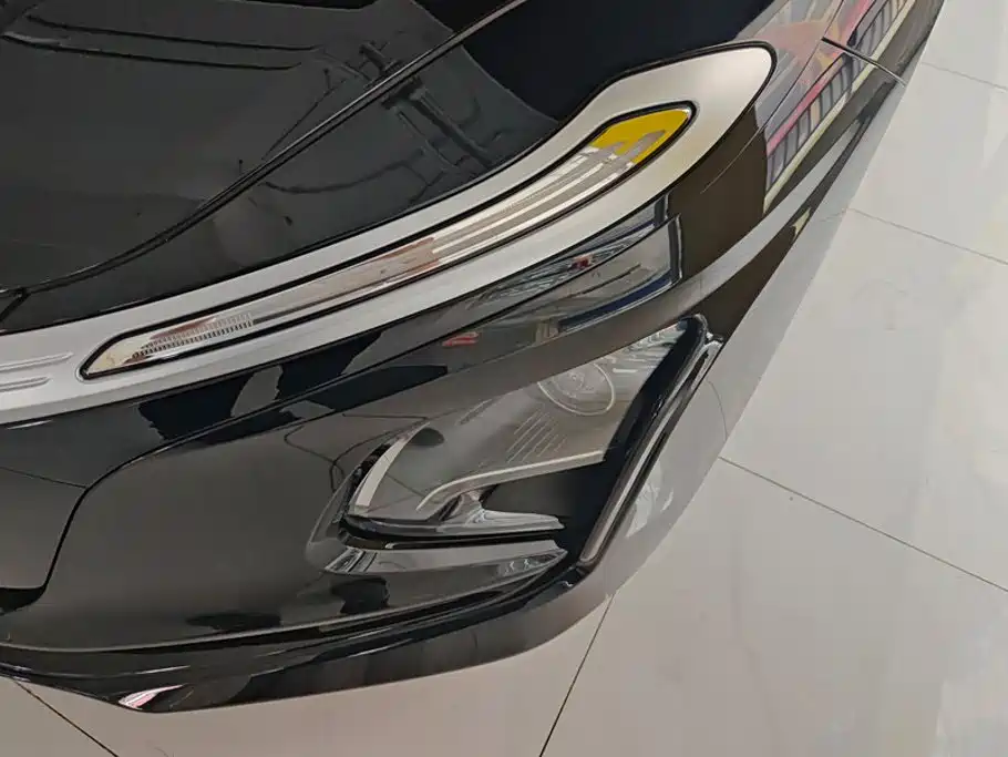 Hongqi E-QM5 2026 2025 Model 500km Travel Edition
