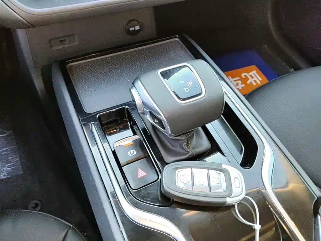 Hongqi E-QM5 2022 431km Charging Enjoyment Edition фото 14