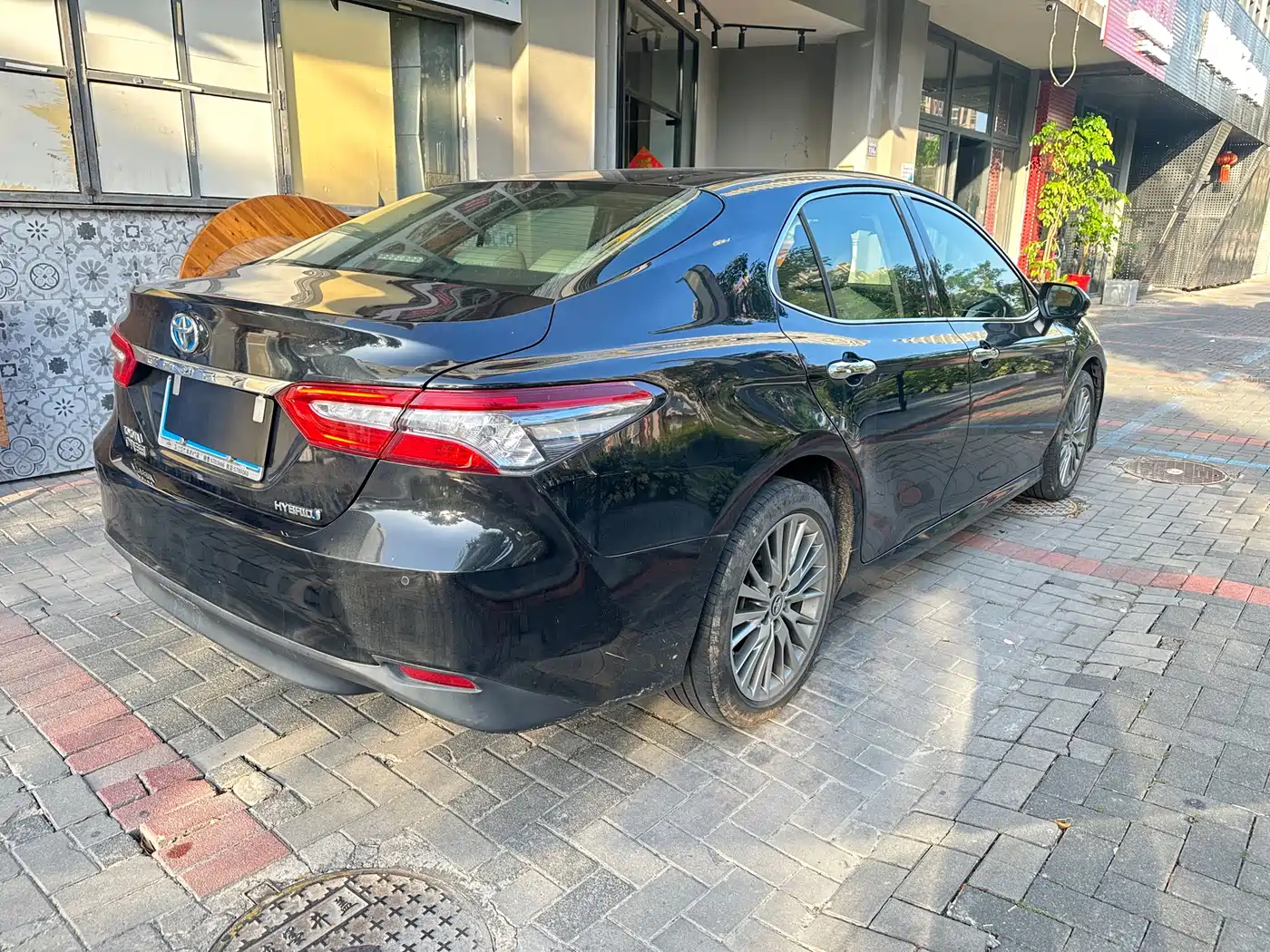 Toyota Camry 2018 Hybrid 2.5HG Luxury Edition фото 4