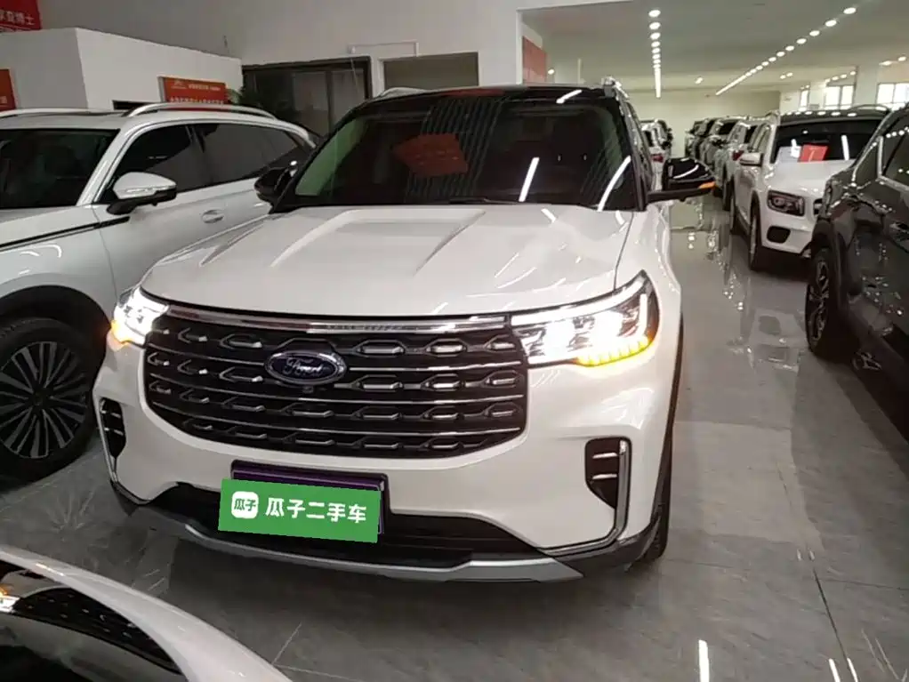 Photo 3 - Ford Explorer