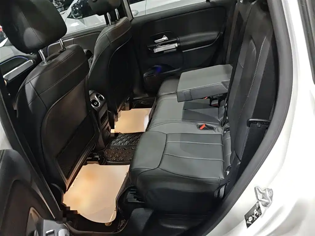 MERCEDES-BENZ GLB