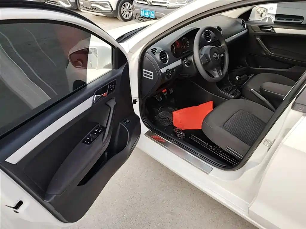 Volkswagen Jetta 2015 1.6L Manual Comfort фото 16