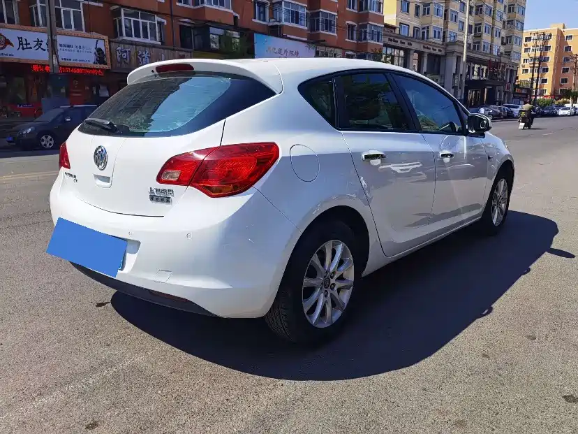 Buick Excelle 2013 Model XT 1.6L Automatic Fashion фото 4