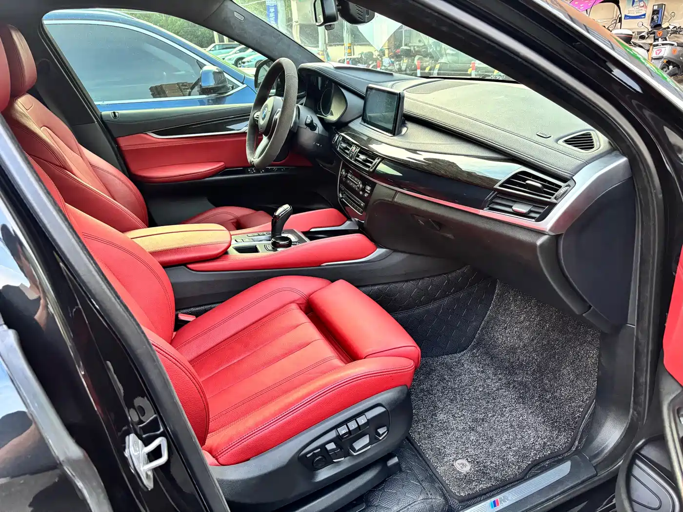 Photo 9 - BMW X6