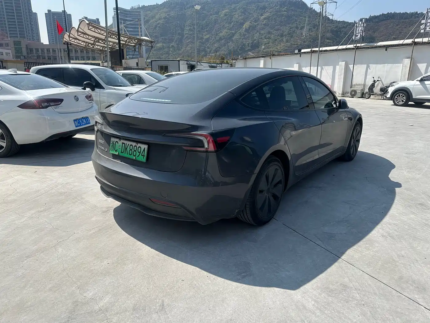 TESLA MODEL 3