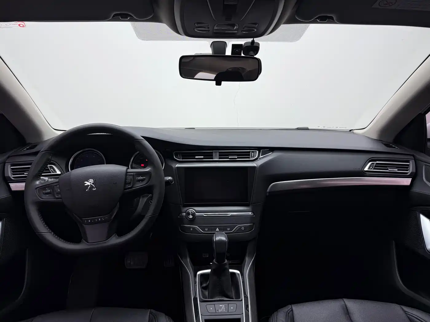 Peugeot 408 2015 Model 1.2T Automatic Luxury Edition фото 6