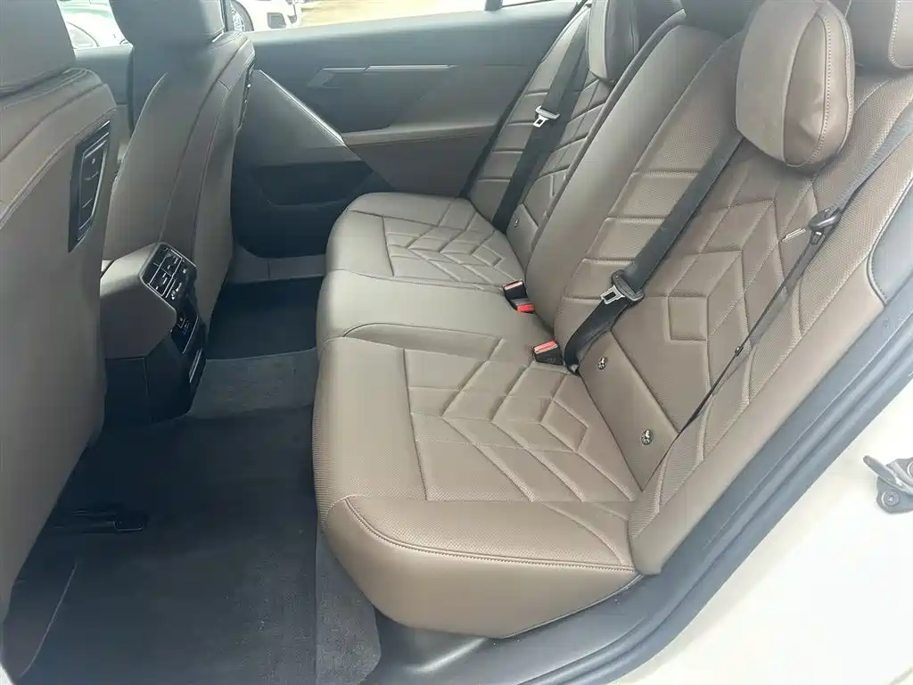BMW i5 2025 2024 eDrive 35L Luxury Package