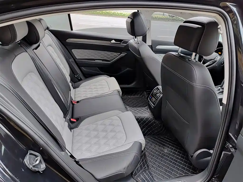 Volkswagen Magotan 2023 2 Million Units Anniversary Edition 330TSI DSG Leading Type фото 11