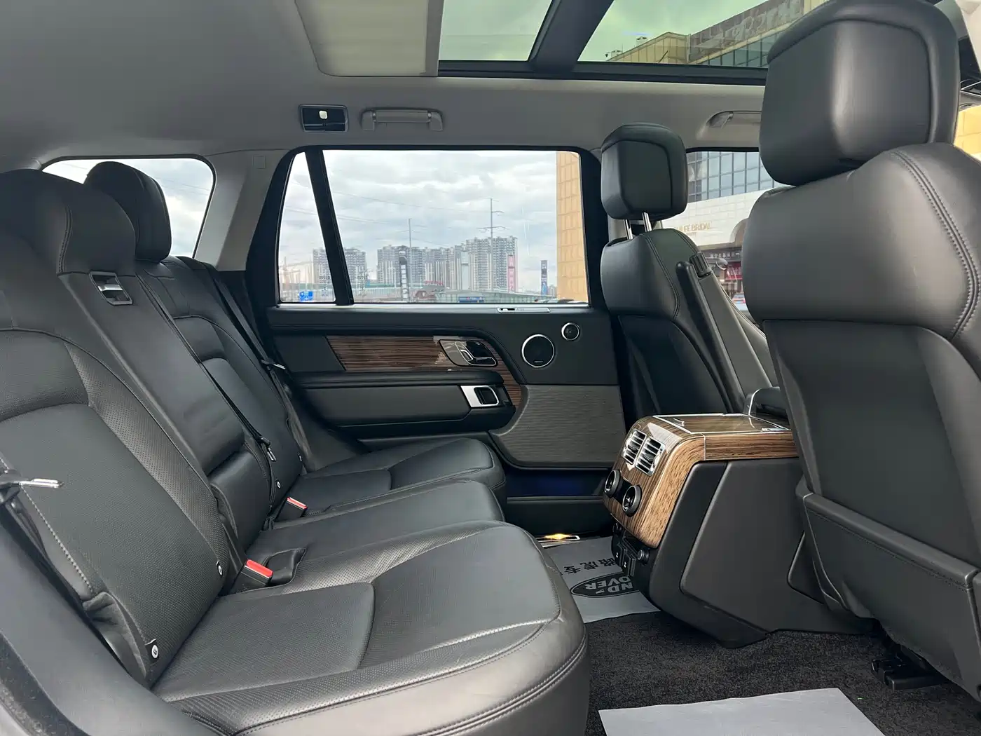 Land Rover Range Rover 2019 3.0 SC V6 Heritage Extended Edition фото 7