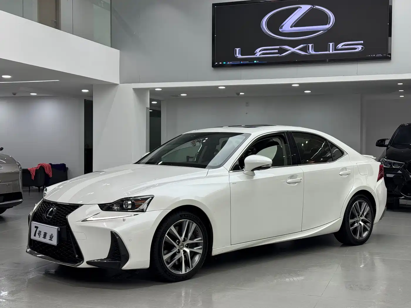 LEXUS IS