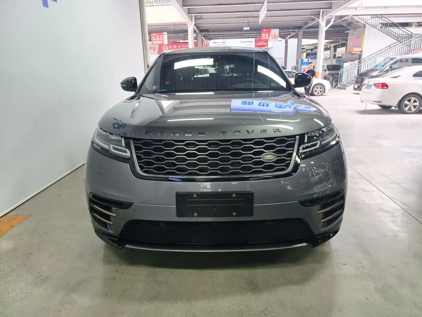 Фото 2 - Land Rover Range Rover Velar