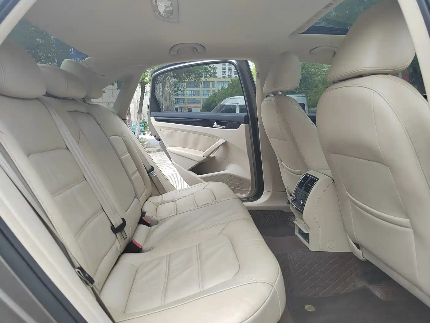 Photo 5 - Volkswagen Passat