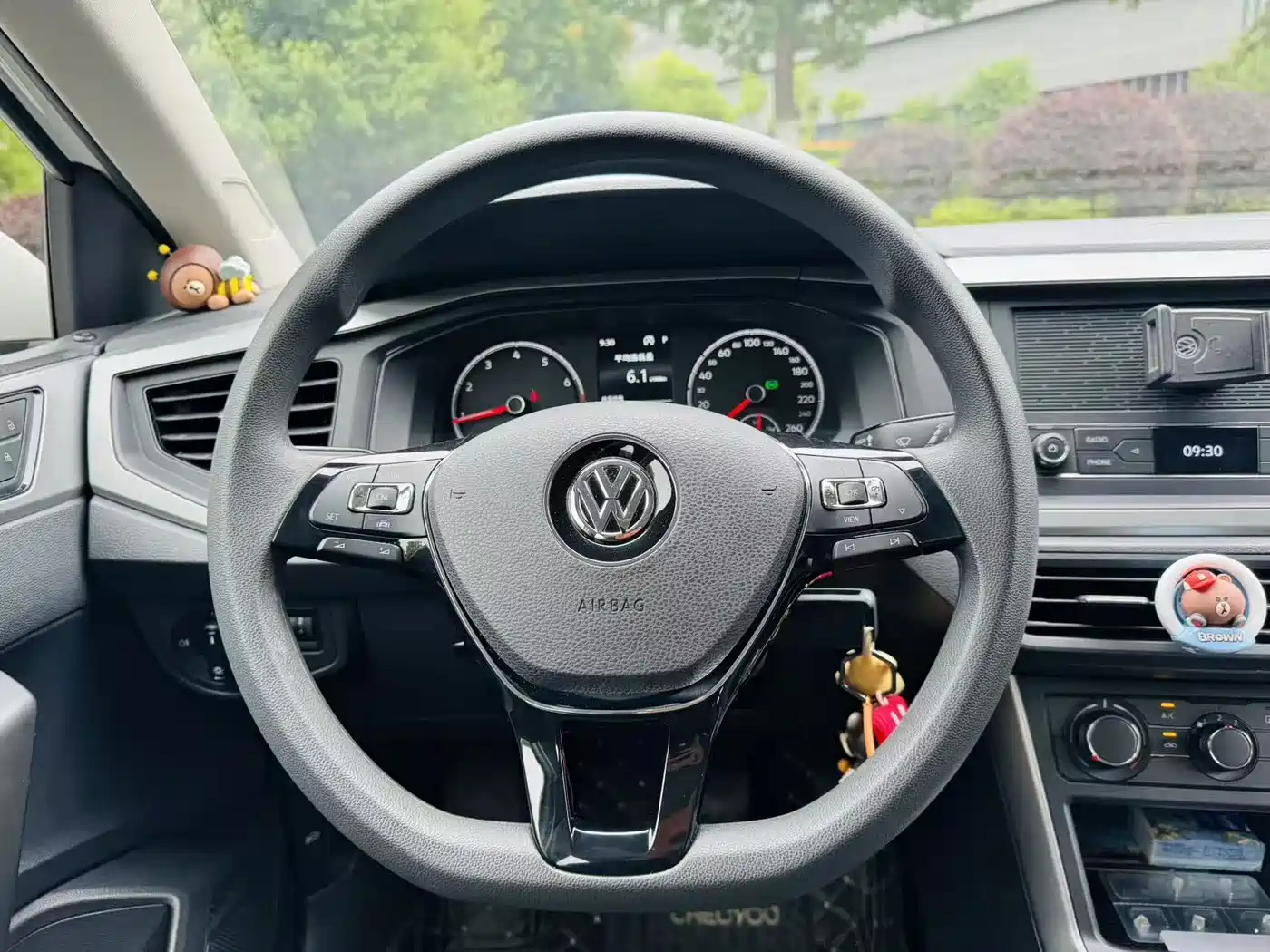 VOLKSWAGEN POLO