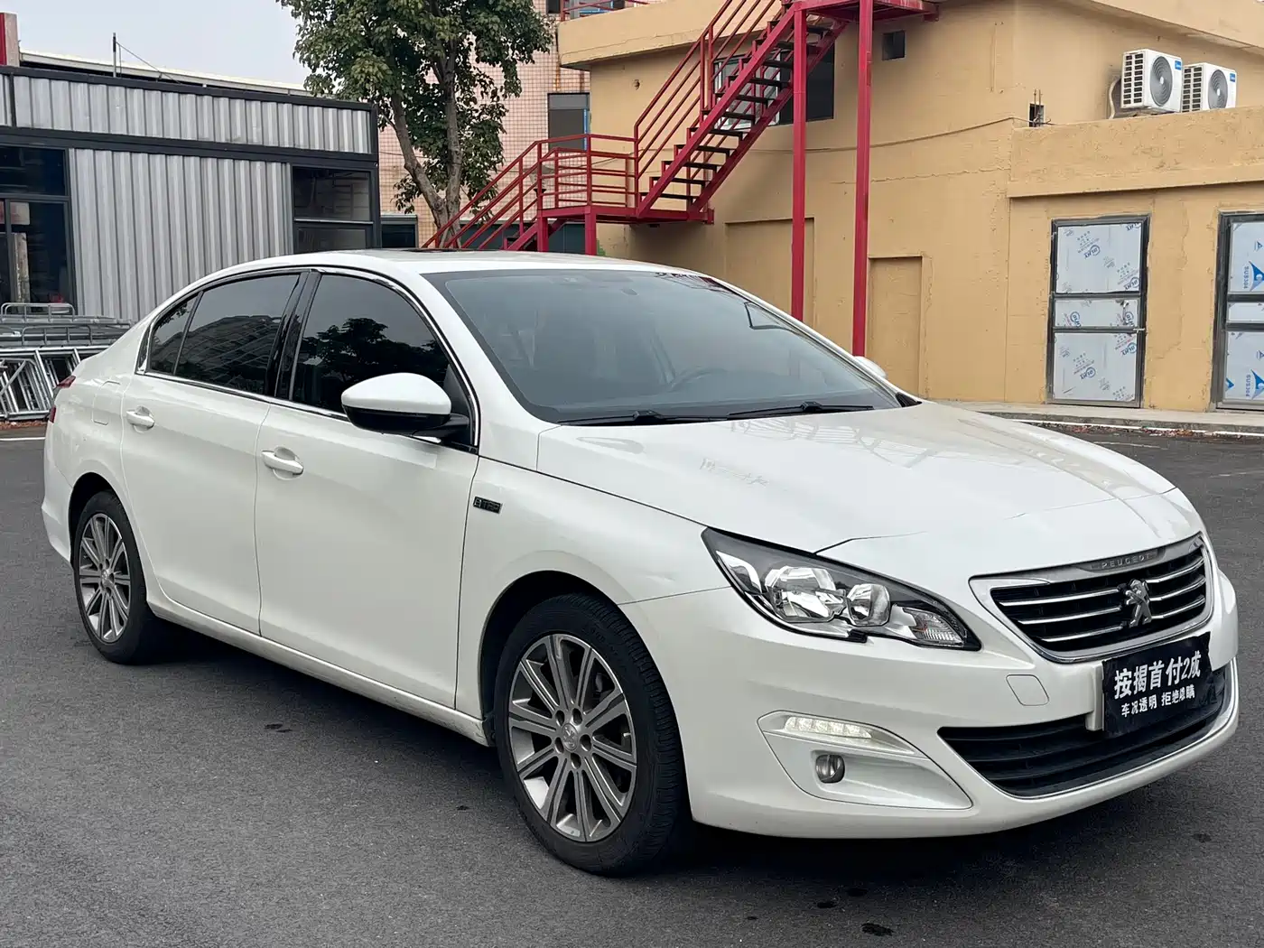Peugeot 408 2015 Model 1.2T Automatic Luxury Edition фото 3