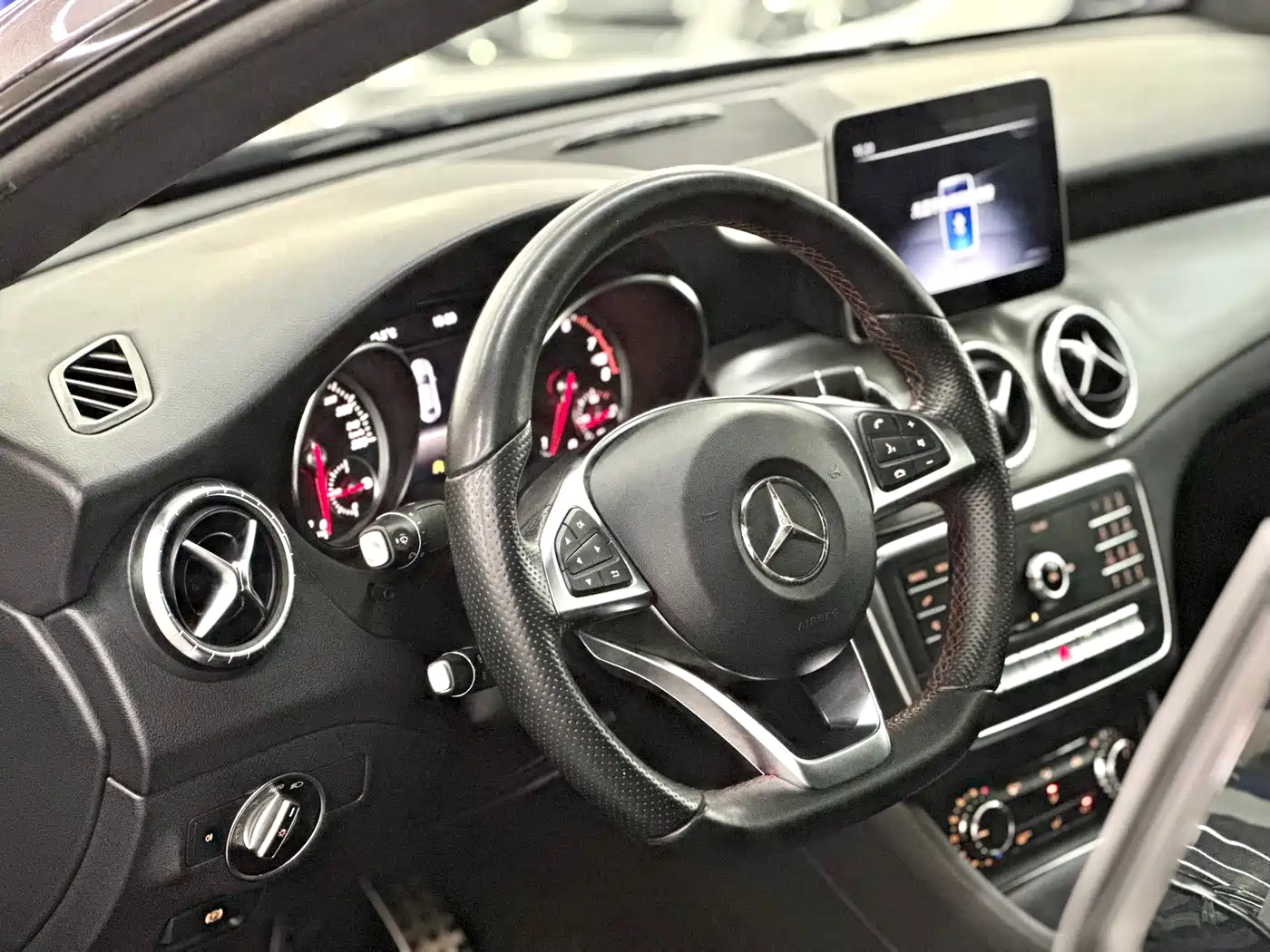 Mercedes-Benz CLA (Import) 2018 CLA 220 4MATIC фото 8