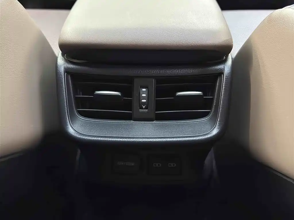 Lexus ES 2023 200 Excellence Edition фото 10
