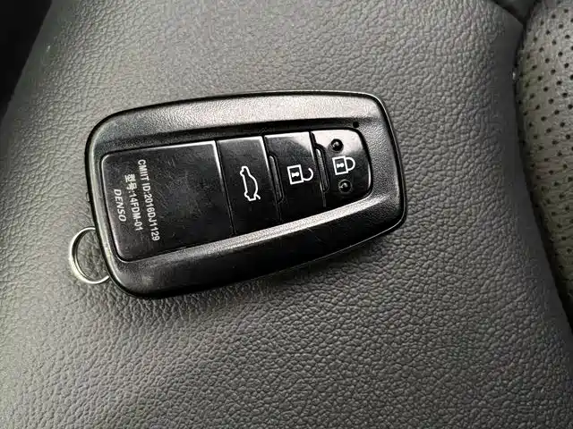 Toyota Camry 2023 Hybrid 2.5HGVP Leading Edition фото 21