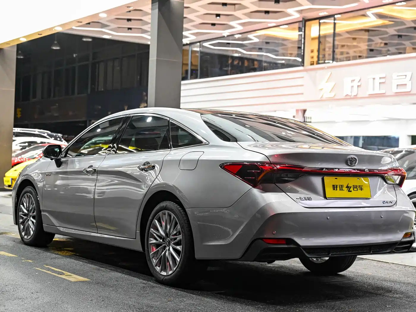 Toyota Avalon 2024 Hybrid 2.0L Luxury Edition фото 4