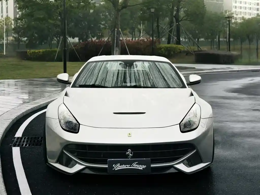 Ferrari F12berlinetta 2013 6.3L Standard фото 2