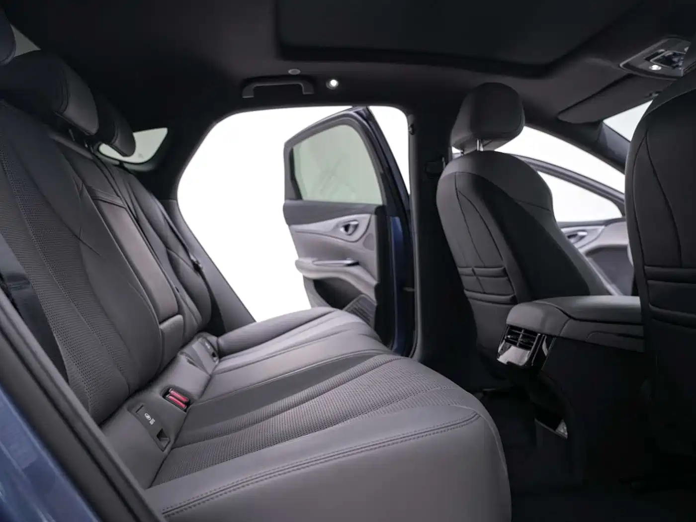 BYD Seal 2024 Glory Edition DM-i 1.5L 121km Luxury фото 25